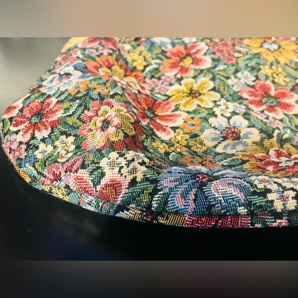 Vintage Floral Tapestry and Wooden Handle Handbag - Picture 5 of 15